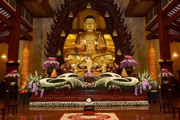 Đức Phật đản sanh trong từng sát-na tâm của con người