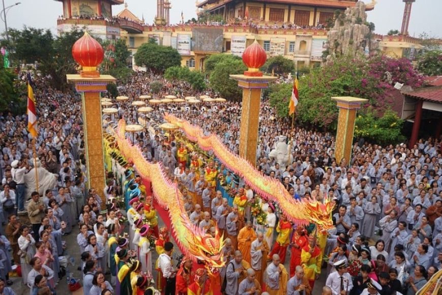 Hàng ngàn người tham dự lễ hội Quán Thế Âm tại Đà Nẵng