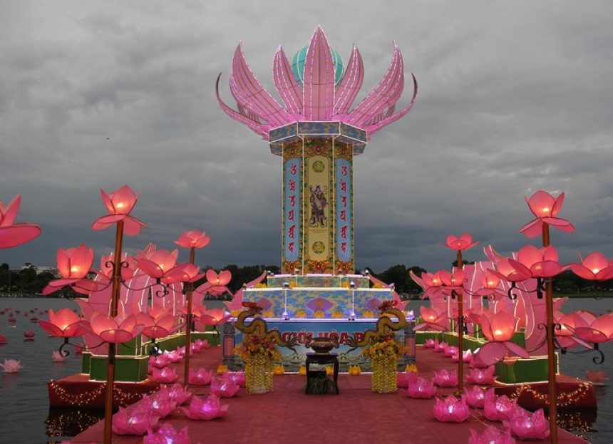 Thừa Thiên Huế: Lễ hội hoa đăng trên sông Hương
