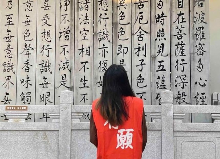 Nhiều người trẻ Trung Quốc bỏ việc vào chùa